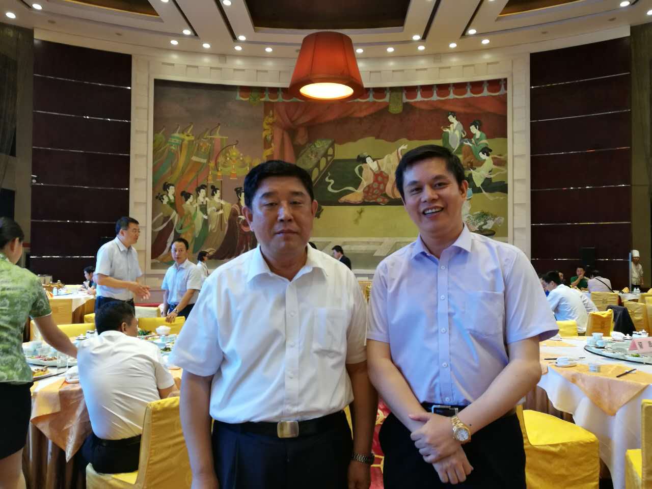 仟億達(dá)831999董事長鄭兩斌應(yīng)邀參加民營企業(yè)助推山西轉(zhuǎn)型發(fā)展會 仟億達(dá)831999董事長鄭兩斌應(yīng)邀參加民營企業(yè)助推山西轉(zhuǎn)型發(fā)展會