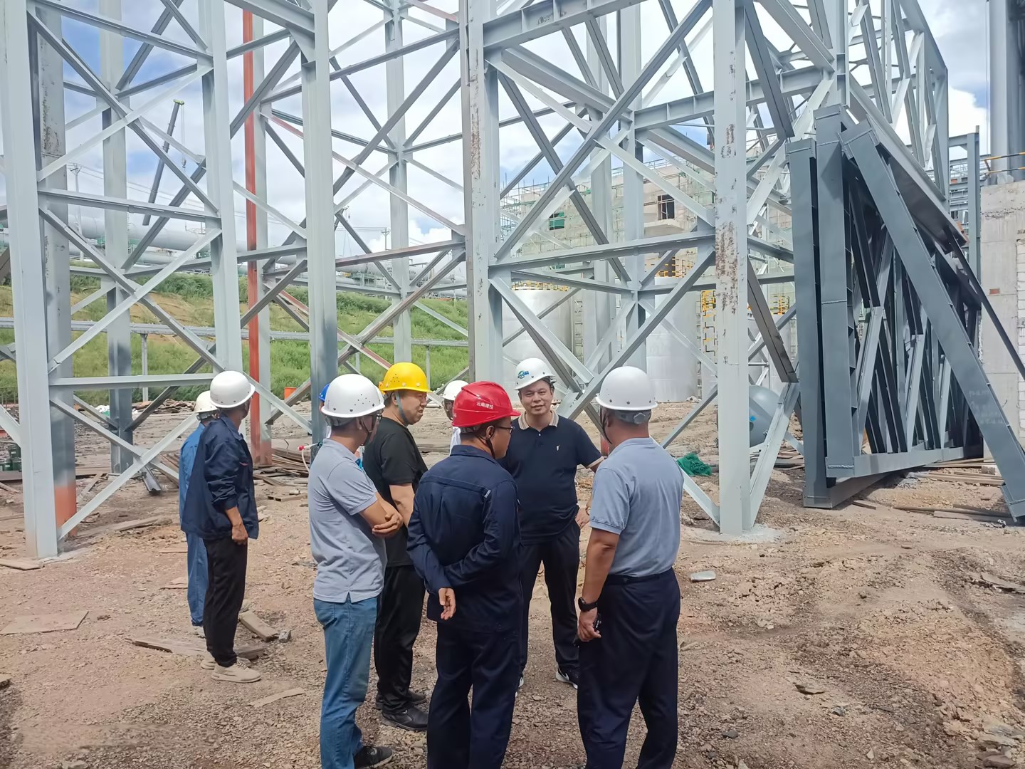真情厚誼,中秋國(guó)慶共度! ——仟億達(dá)領(lǐng)導(dǎo)蒞臨項(xiàng)目現(xiàn)場(chǎng)